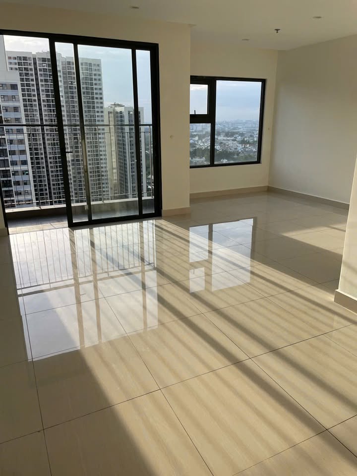 Căn hộ Vinhomes Grand Park quận 9 69m² giá 6 triệu - Nhà trống, view hồ bơi!