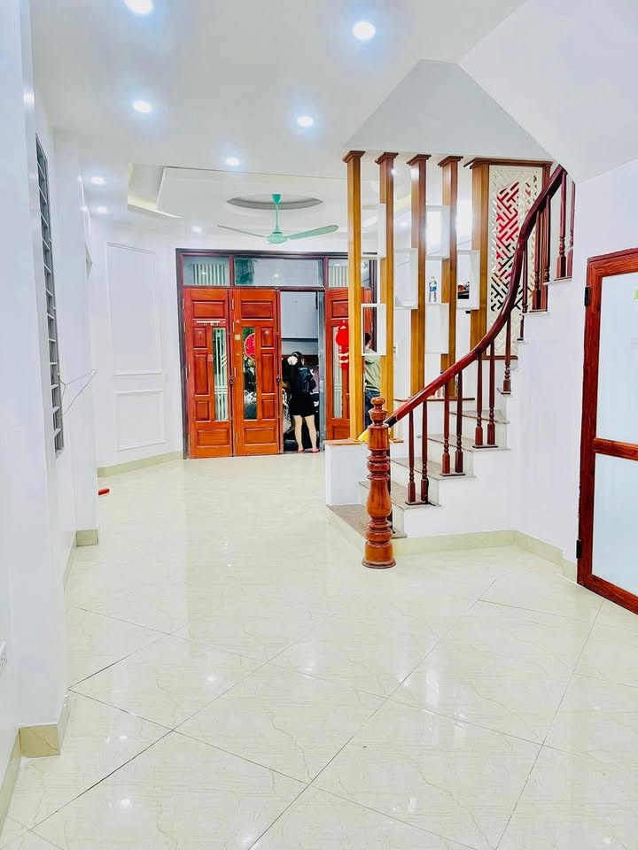 Nhà đẹp Thụy Khuê 43m² giá thỏa thuận - 3 mặt thoáng, ô chờ thang máy!