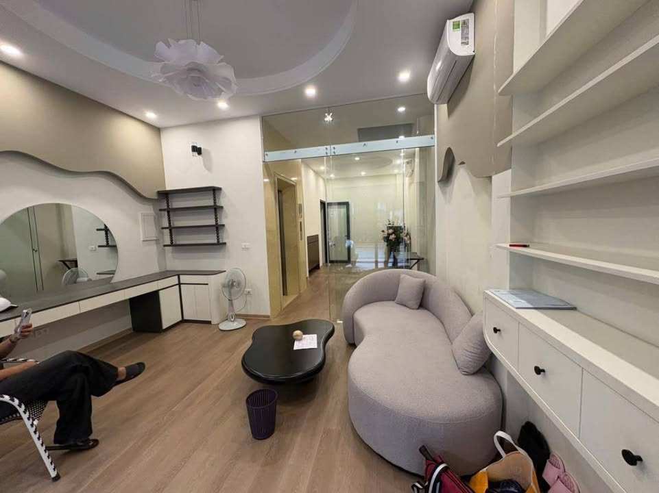 Nhà phố Tứ Liên Tây Hồ 59m² giá 21.9 tỷ - Ô tô ngủ trong nhà, thang máy hiện đại!