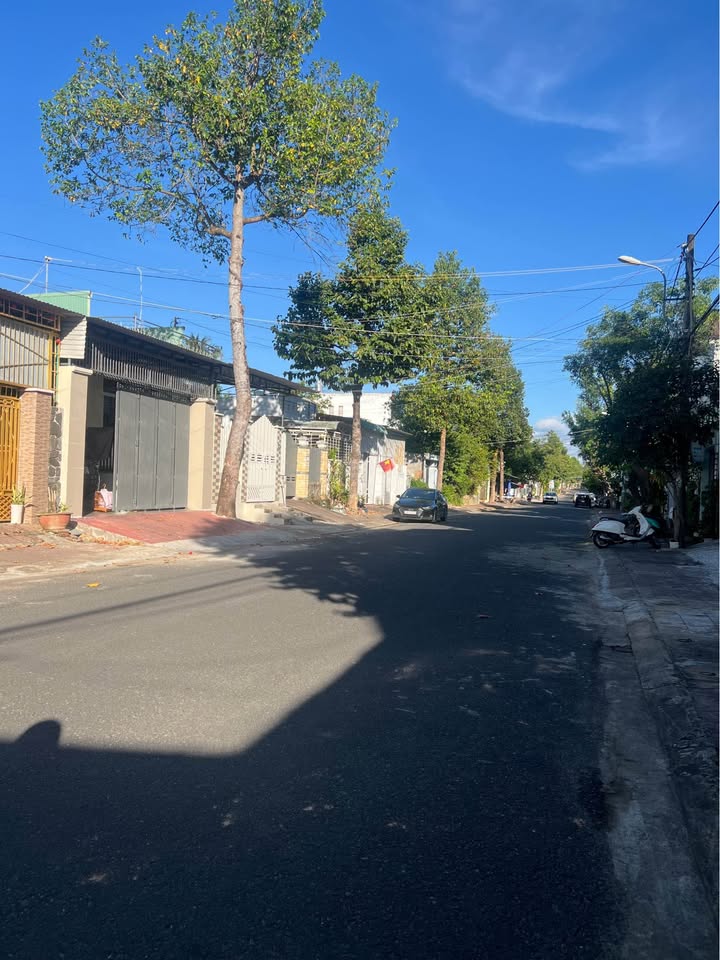 Nhà phố 1 trệt 1 lầu đường Hồ Tùng Mậu, Kon Tum 153.4m² giá 2.7 tỷ - Vị trí kinh doanh đắc địa!