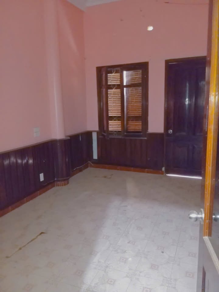 Nhà mặt phố Hồng Hà 50m² giá 15 triệu - Kinh doanh sầm uất gần phố cổ!