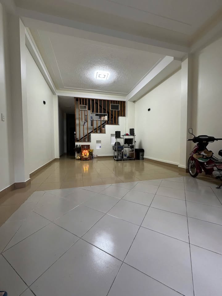 Cho thuê nhà mặt tiền Mạc Đỉnh Chi, Đà Lạt 101m² giá 30 triệu - Khu vực sầm uất, kinh doanh thuận lợi!