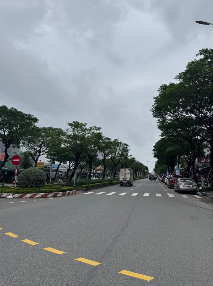 Nhà bán gấp đường Hoàng Diệu, Hải Châu 60m² - Sổ hồng chính chủ, giá chỉ 3.3 tỷ!