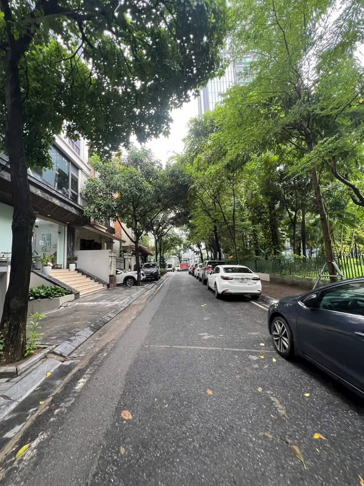 FrontHouse Duy Tân Cầu Giấy 162m² giá thỏa thuận - Kinh doanh sầm uất ngay trung tâm!