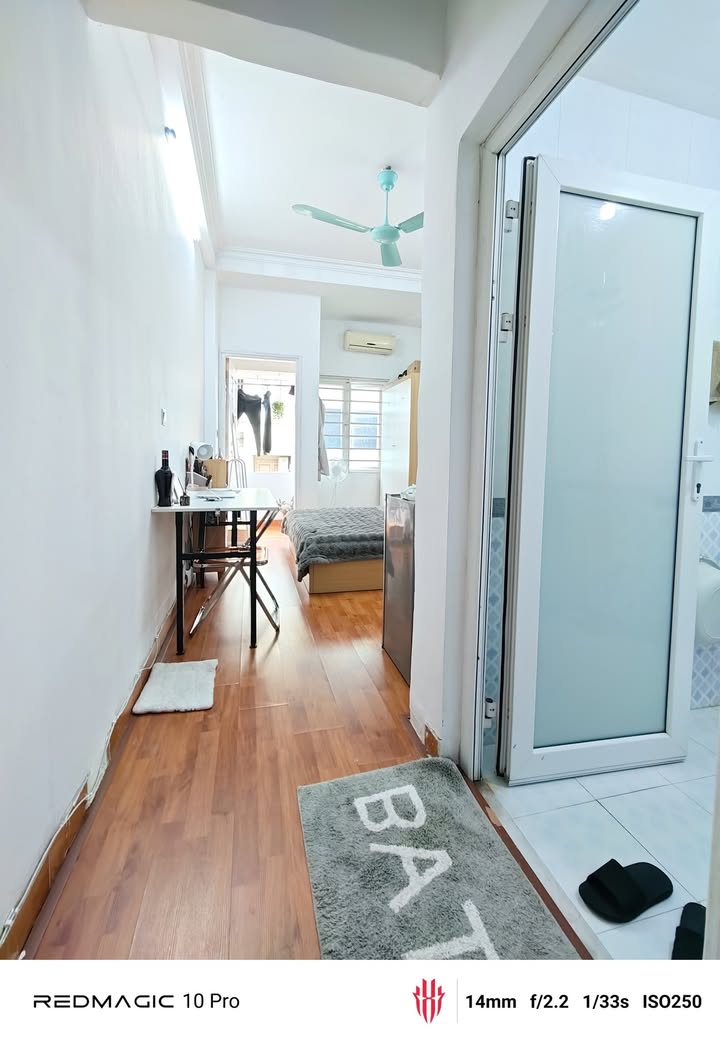 Phòng cho thuê tại 124 Âu Cơ, Tây Hồ giá 3.2 triệu - Nội thất đầy đủ, ban công thoáng mát!