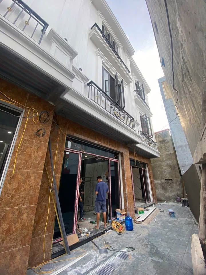 Nhà riêng 3 tầng Sở Dầu, Hải Phòng 45m² giá 2.85 tỷ - Sân trước rộng rãi!