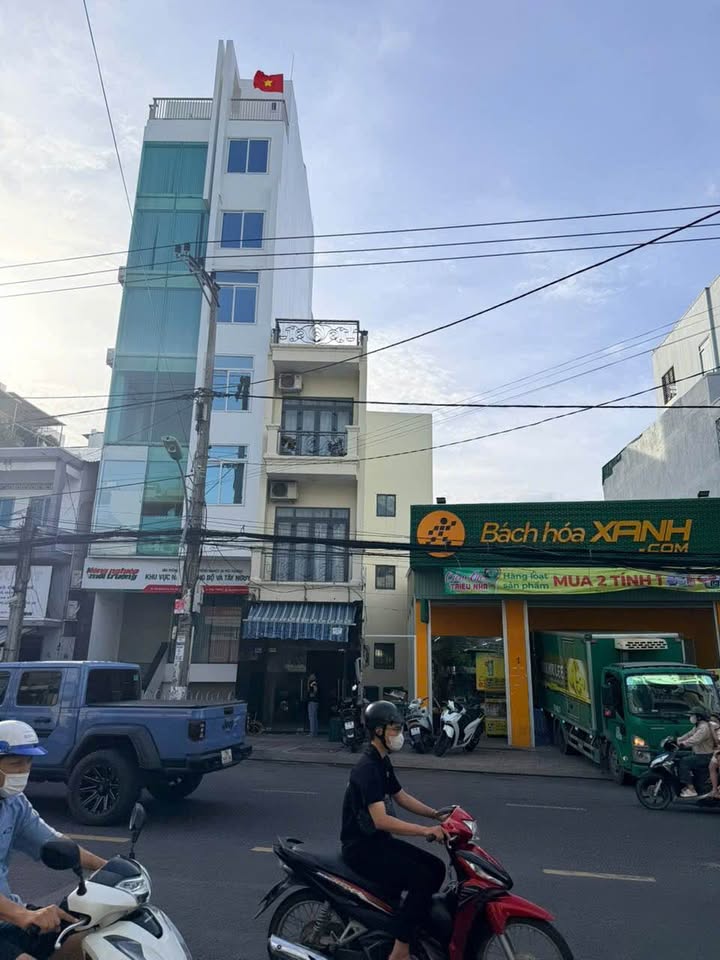 Nhà 2 Mặt Tiền đường 2/4, Vạn Thắng, Nha Trang 50.6m² giá 14 tỷ - Cơ hội đầu tư tuyệt vời!