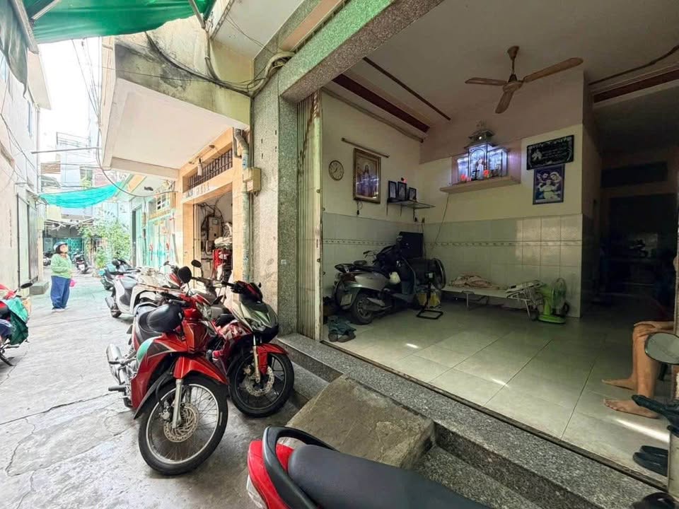 Nhà hẻm 152 Lạc Long Quân, Quận 11, 53.7m² giá 6.18 tỷ - Không thể bỏ lỡ!
