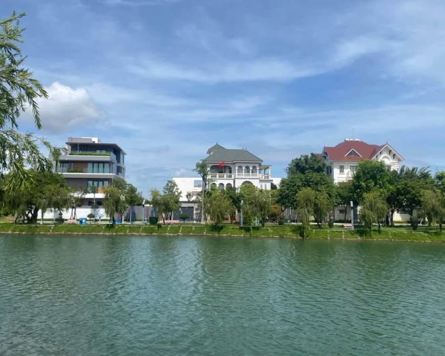 Đất nền siêu vị trí mặt tiền Hoàng Thị Loan 385.6m² giá 13 tỷ - Cơ hội vàng cho nhà đầu tư!