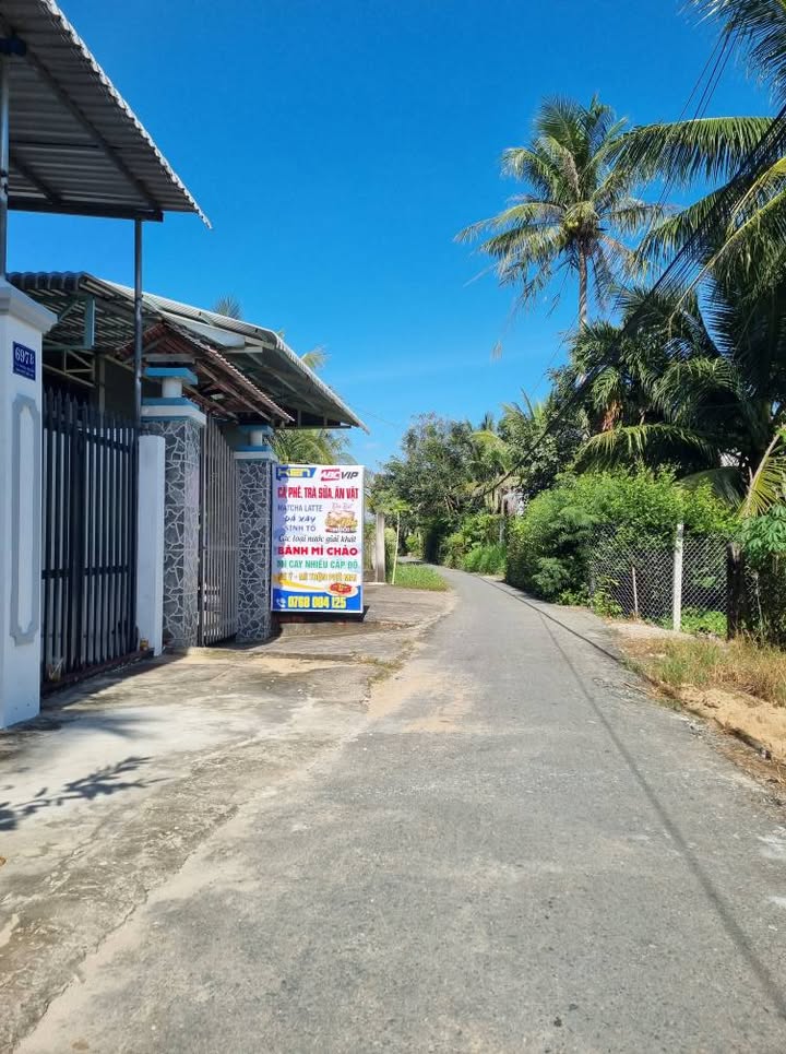 Nhà riêng Phú Hưng Bến Tre 208m² giá 1.7 tỷ - Đường xe 7 chỗ tiện lợi!