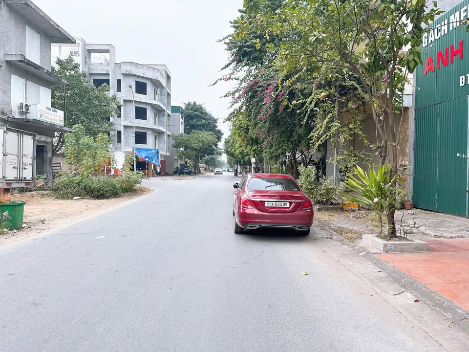 Nhà 3 tầng đẹp tại Phường Kinh Bắc, Bắc Ninh - Giá 9 tỷ, kinh doanh tốt!