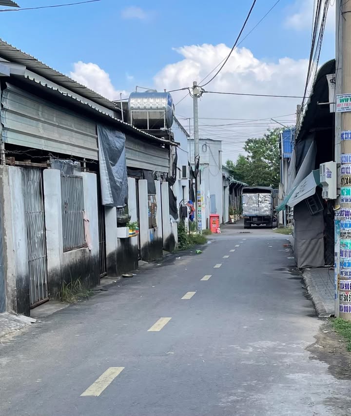 Nhà bán gấp gần chợ Ông Hảo, Nhơn Trạch 100m² - Sổ đỏ chính chủ