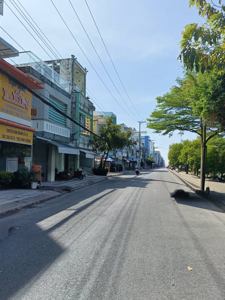 Bán nhà đường Quang Trung, phường Tân Thành, Cà Mau - Diện tích 180m², giá 6 tỷ