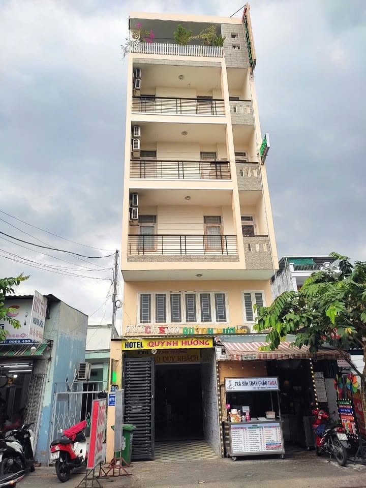 Khách sạn mặt tiền Lý Phục Man, Quận 7, 130m² - Đầu tư sinh lời cao!