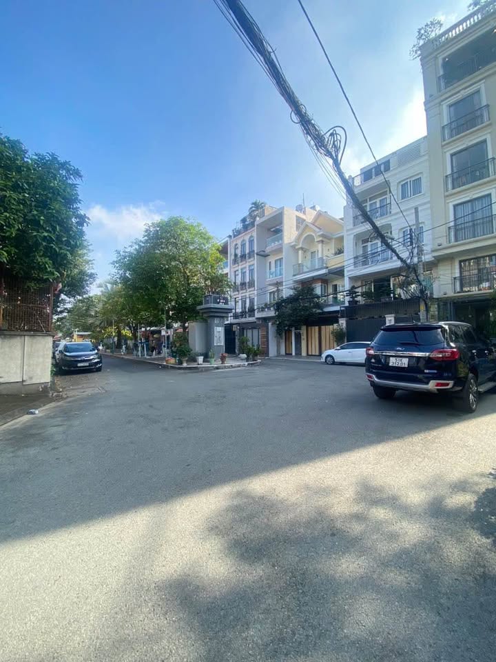 Nhà phố Tân Bình 110m² giá 29.99 tỷ - Sổ hồng chính chủ, thiết kế 4 phòng ngủ