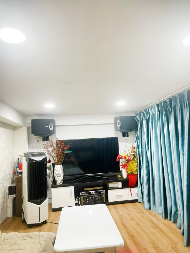 Nhà 5 Tầng Lê Văn Sỹ Quận 3 chỉ 4 tỷ - Sổ đỏ chính chủ, vào ở ngay!