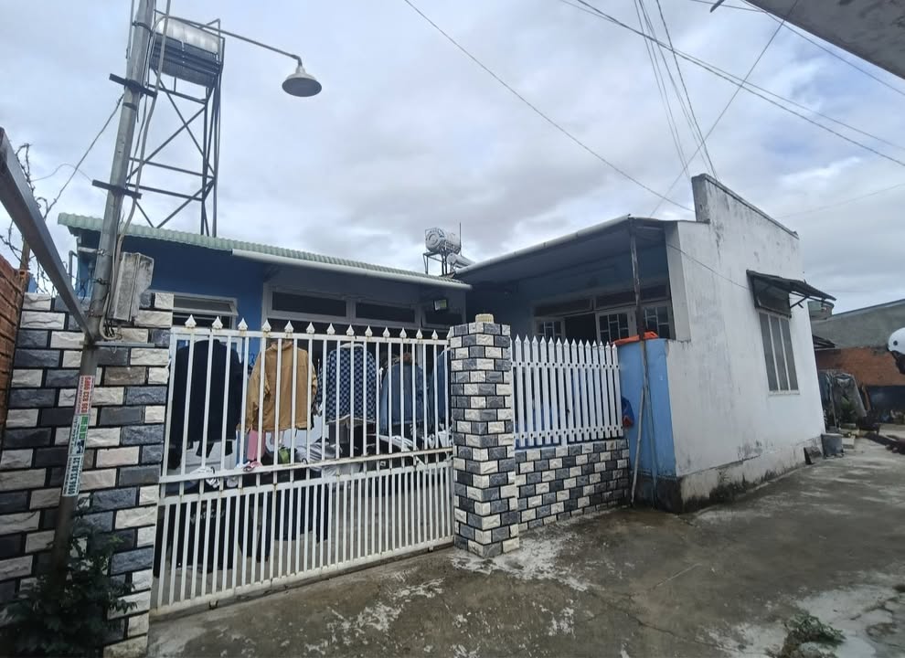 Nhà cấp 4 Liên Nghĩa 138m² giá 1.3 tỷ - Sổ đỏ chính chủ, đầy đủ tiện nghi!