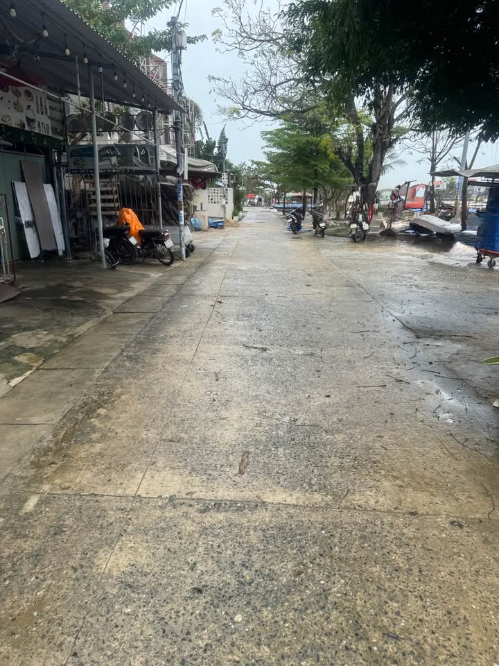 Nhà đẹp đường Nguyễn Hoàng, Hội An, Đà Nẵng 130m² giá 13 tỷ - Vị trí sầm uất gần phố đi bộ!