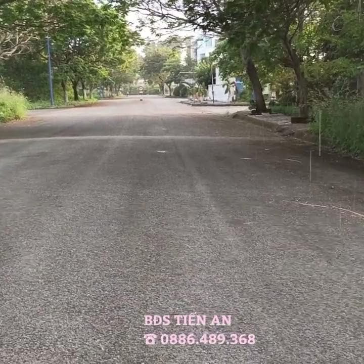 Townhouse góc 2 mặt tiền khu đô thị Bình Nguyên Dĩ An 317.5m² giá 18 tỷ - Đầu tư sinh lời cao!