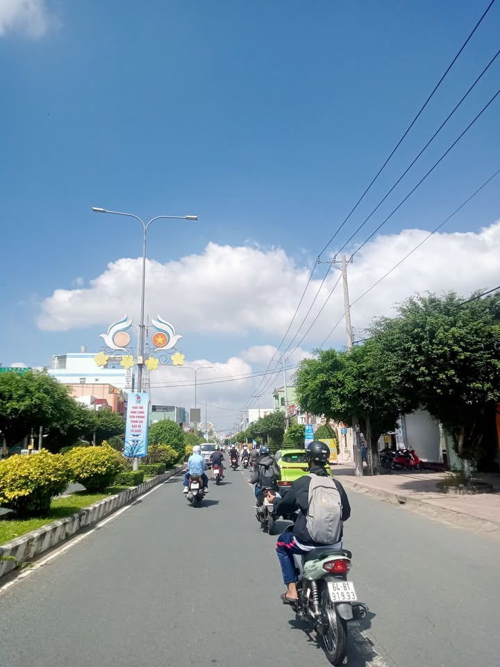 Nhà mặt tiền Phạm Thái Bường, Vĩnh Long 130m² giá 5.9 tỷ - Vị trí đắc địa gần Vincom!