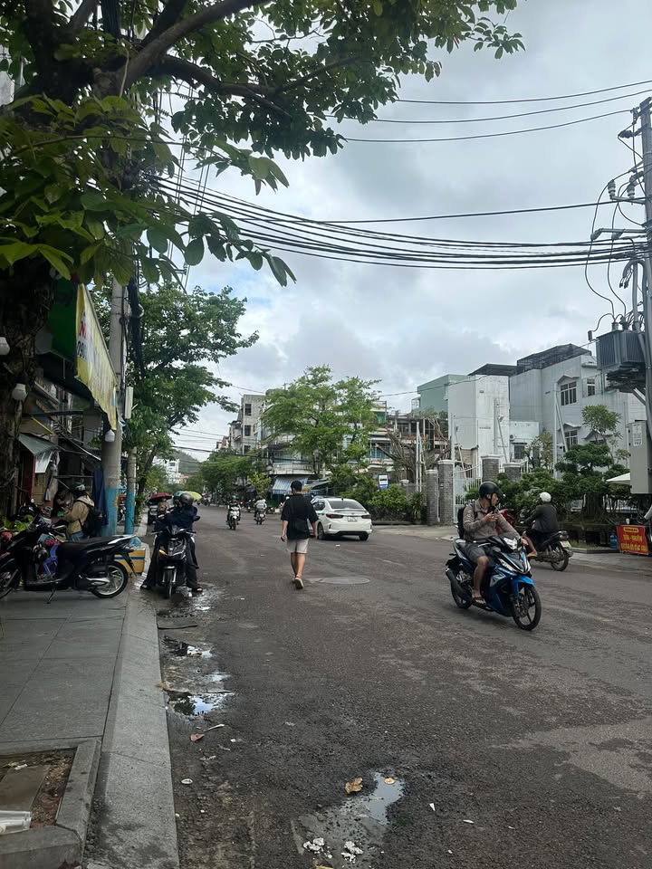 Bán nhà hẻm rộng đường Ngô Mây Quy Nhơn 83m² giá 4 tỷ - Vị trí trung tâm, gần biển!