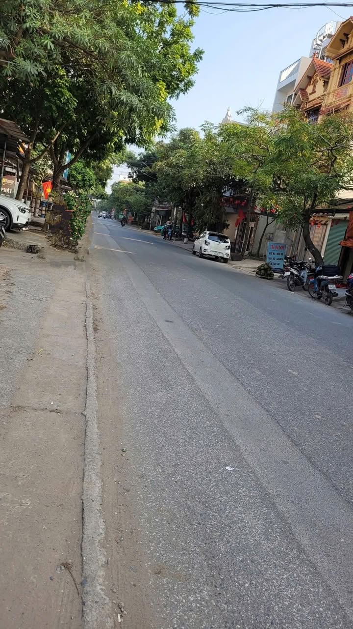 FrontHouse 2 mặt đường Đông Mỹ 103m² giá 13.4 tỷ - Kinh doanh đêm ngày!