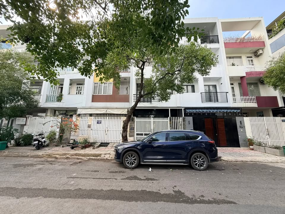 Nhà phố 90m² tại Khu dân cư Ven Sông Sadeco, Tân Phong, Quận 7 - Thiết kế hiện đại, giá 18 tỷ!