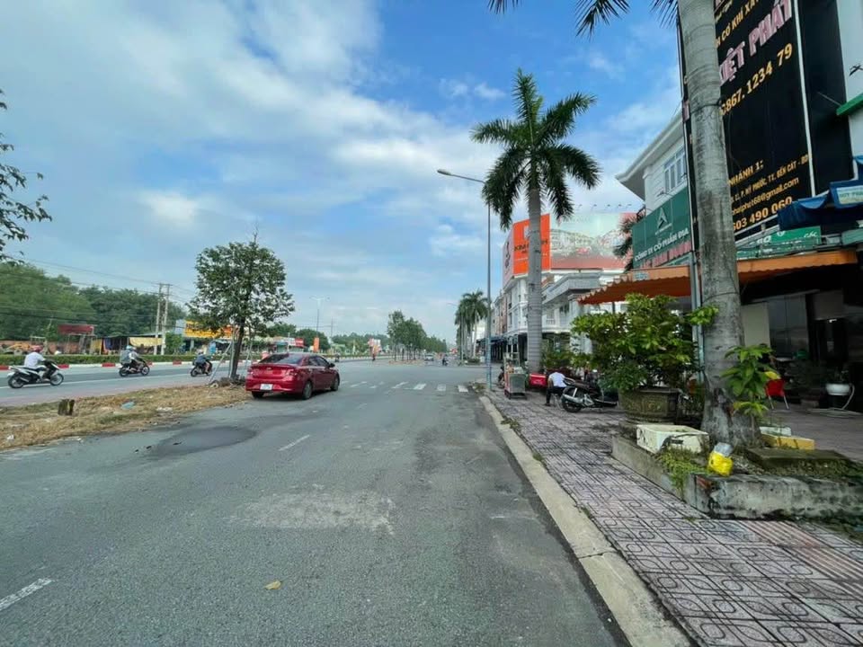 Shophouse cho thuê mặt tiền Quốc lộ 13 Bến Cát - Kinh doanh sầm uất ngay!