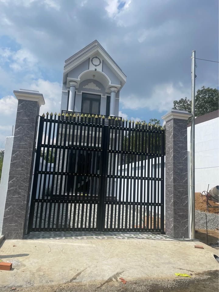 Nhà trệt lầu mới 100% tại Định Hòa, Thủ Dầu Một 111m² - Giá chỉ 2.35 tỷ!