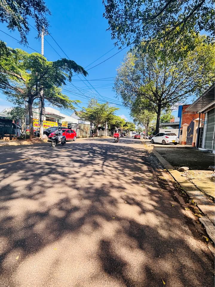 Nhà mặt tiền Y Ngông, Buôn Ma Thuột 195m² giá 6.8 tỷ - Kinh doanh thuận lợi!