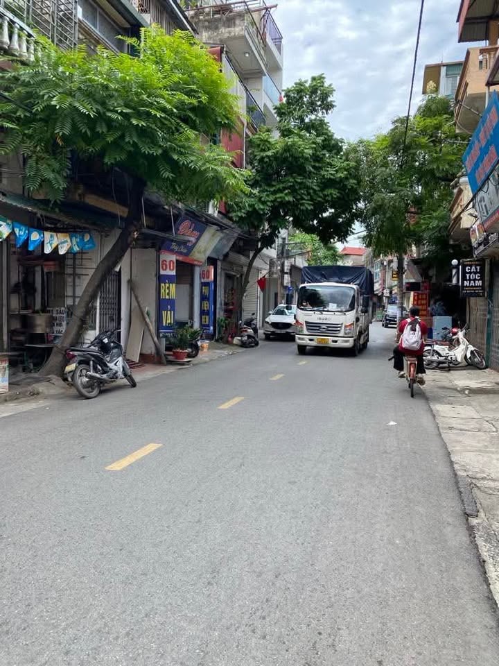 Bán đất mặt phố Hoàng Công Chất 104m² chỉ 10 tỷ - Tặng nhà 3 tầng ngay!