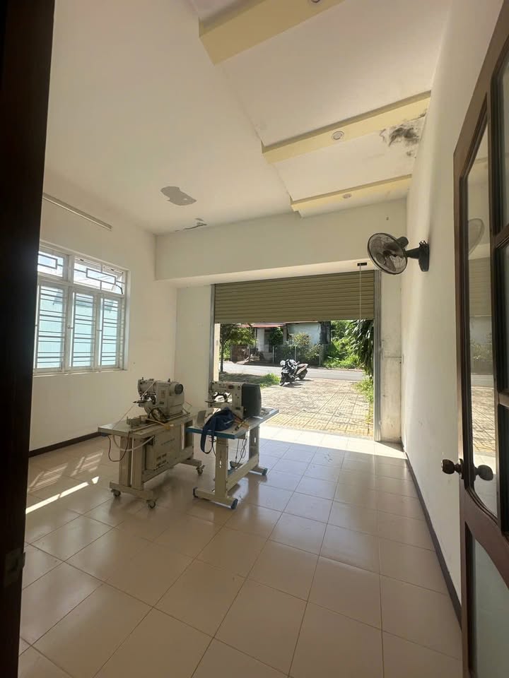 Nhà mặt tiền Y Ngông Buôn Ma Thuột 500m² giá 5.5 tỷ - Cơ hội đầu tư tuyệt vời!