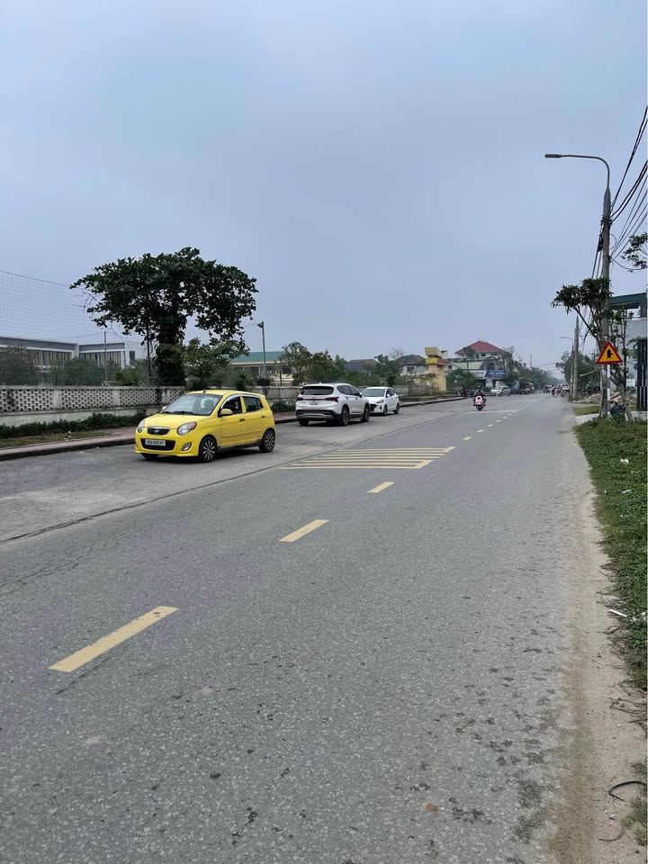 Bán đất kinh doanh mặt đường Nguyễn Trung Thiên 165m² - Đối diện Trường Tiểu Học Thạch Quý!