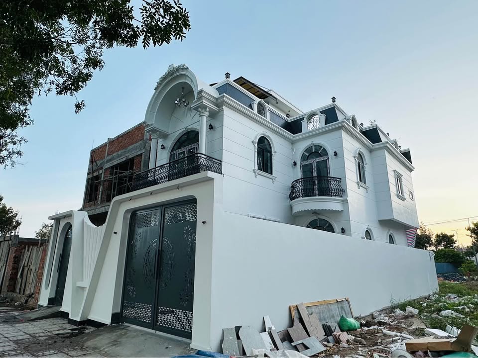 Biệt thự Tân Cổ Điển Khu Đô Thị 5A, Cần Thơ 176m² giá 6.2 tỷ - Nội thất sang trọng!