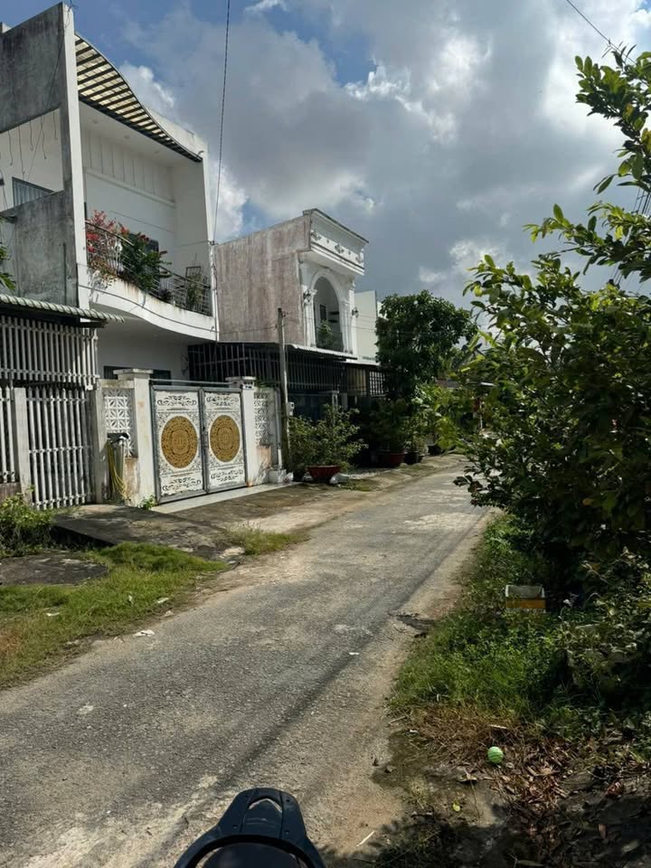 Nhà phố tại đường Chu Văn An, Vĩnh Long 100.67m² giá 1.35 tỷ - Vị trí trung tâm thuận tiện!