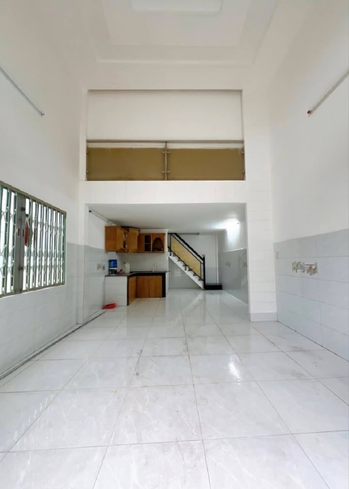 Nhà góc 2 mặt tiền đường Chiến Lược, Bình Trị Đông 40m² giá chỉ 5.3 tỷ - Đẹp như mơ!