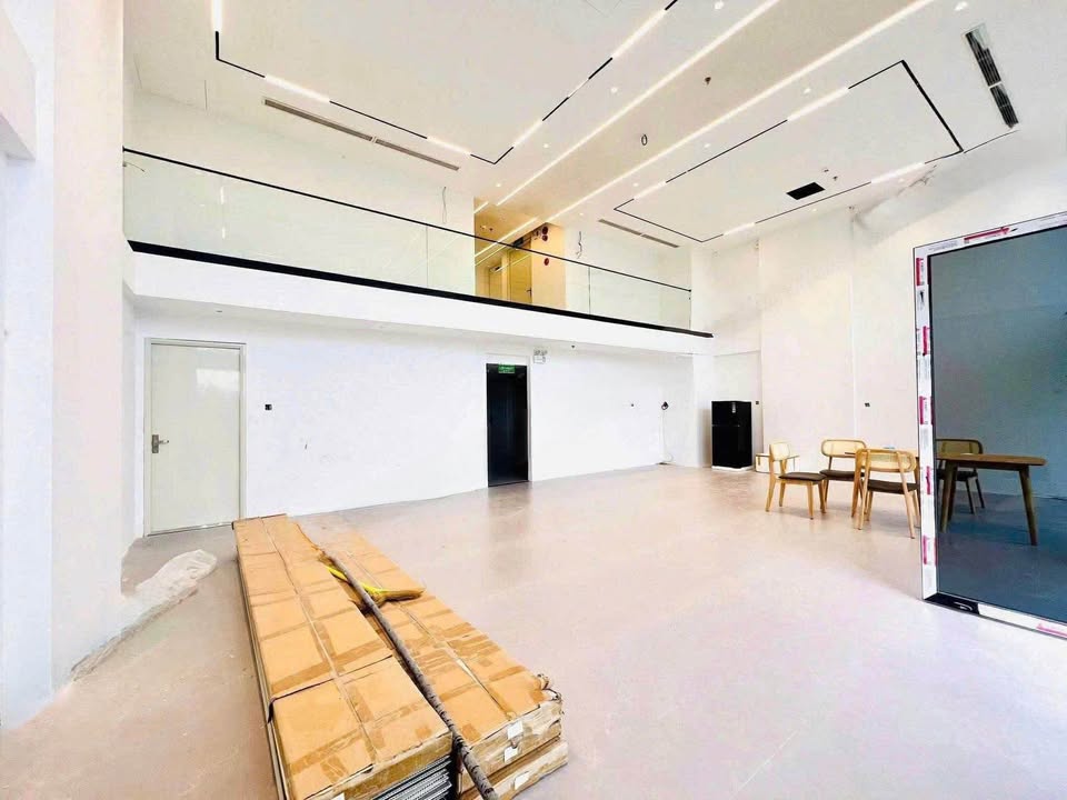 Cho thuê nhà mặt tiền đường Nguyễn Phước Lan, Đà Nẵng 200m² - Phù hợp làm văn phòng, ngân hàng, spa