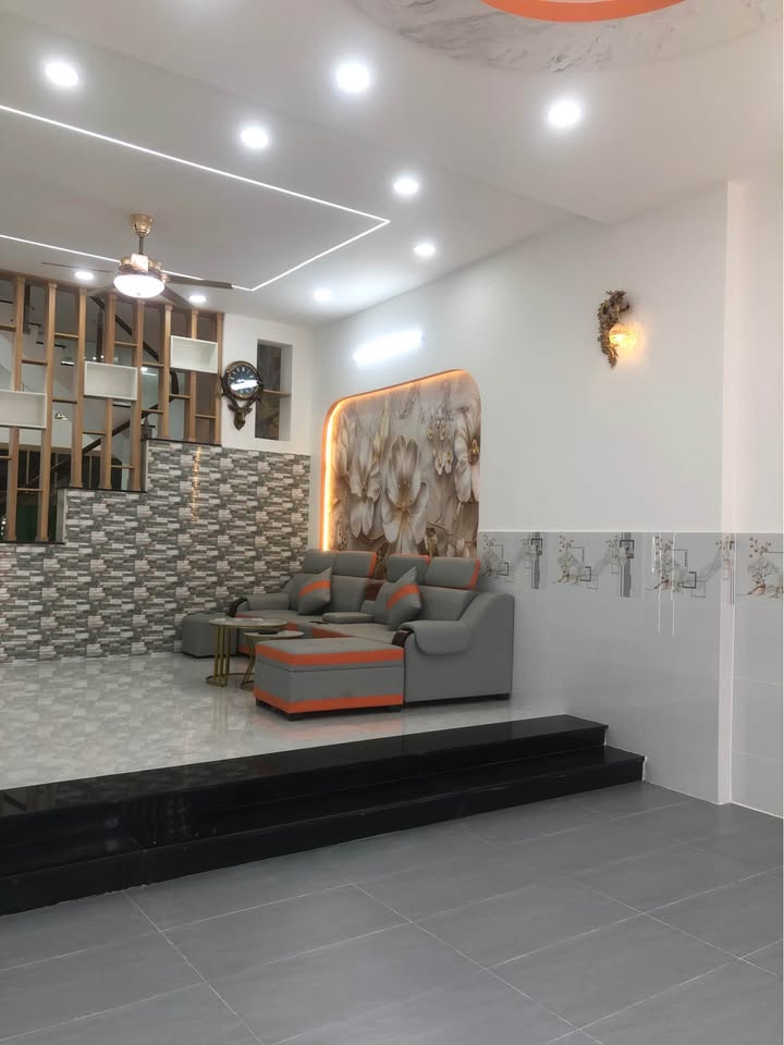 Nhà phố Bà Điểm, Hóc Môn 90m² giá 5.8 tỷ - Thiết kế sang trọng, ở ngay!