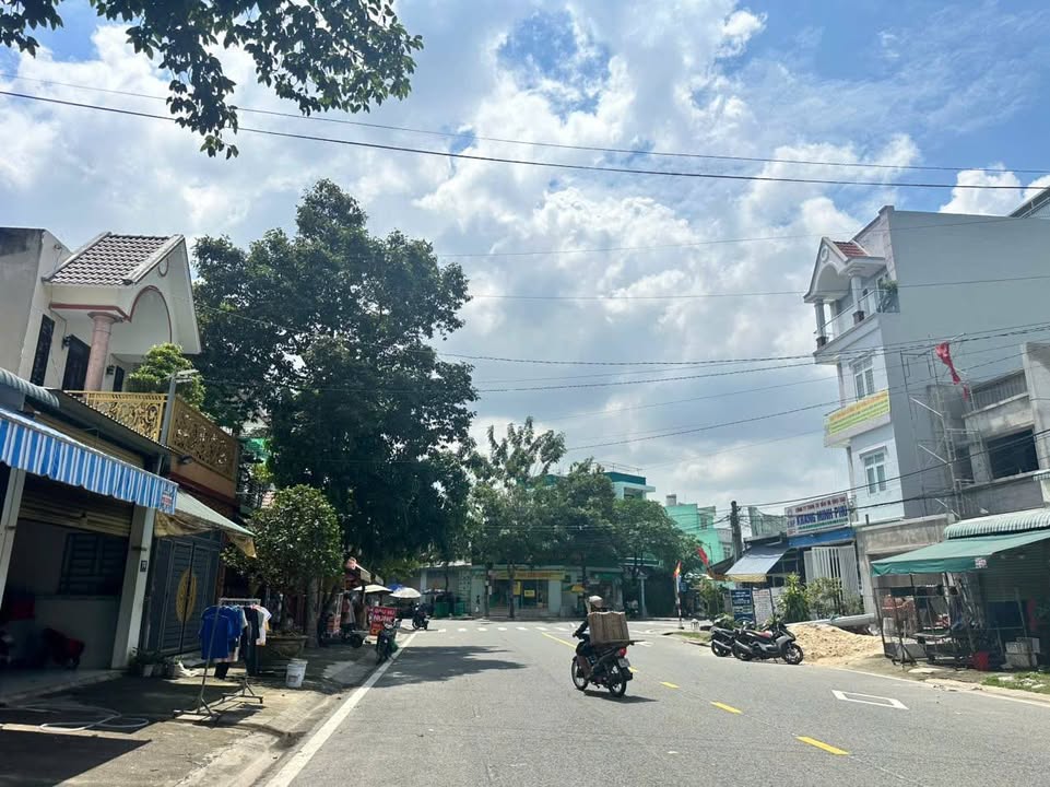 Nhà phố TDC Phú Chánh D, Bình Dương 100m² giá 3.6 tỷ - Kinh doanh sầm uất ngay chợ!