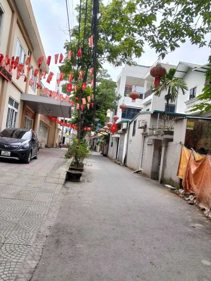 Nhà 5 tầng Phố Lụa Vạn Phúc 32m² giá 7 tỷ - Sẵn sàng vào ở!