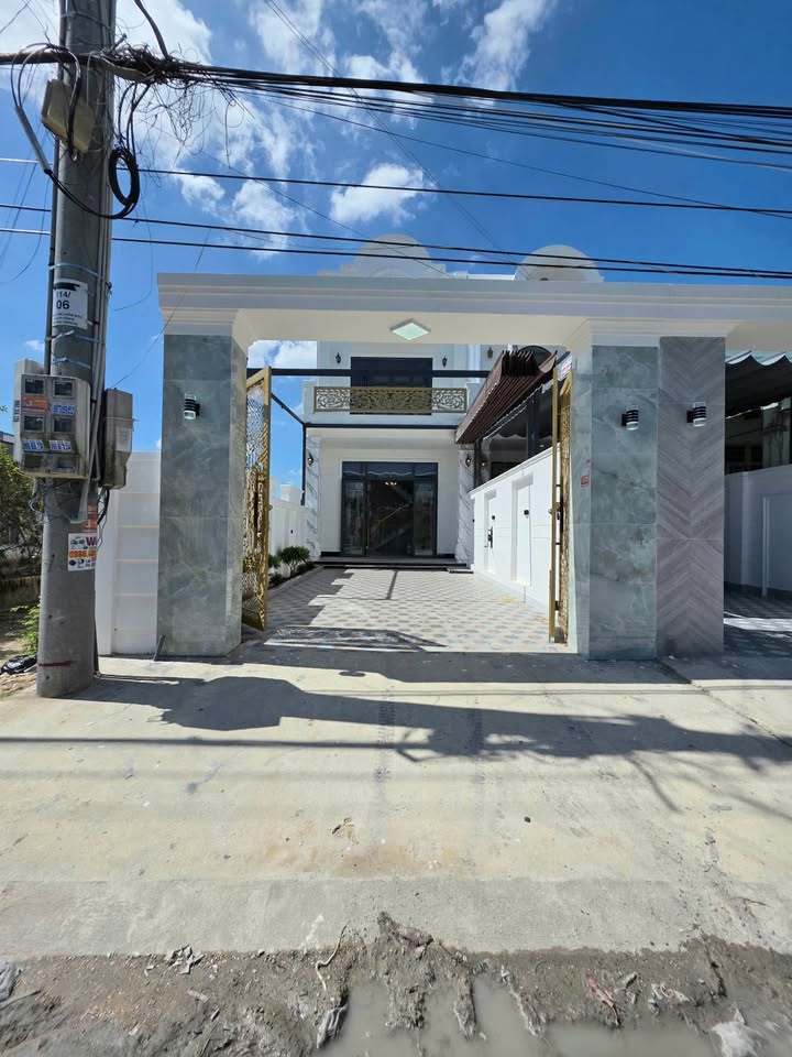 Nhà lầu liền kề Ninh Thạnh, Tây Ninh 135m² giá 2.4 tỷ - Thiết kế cao cấp sẵn sàng vào ở!