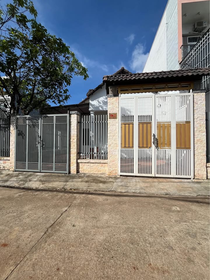 Nhà Hẻm 170 Mai Hắc Đế, Buôn Ma Thuột 180m² giá 5.45 tỷ - Thiết kế biệt thự sân vườn mini