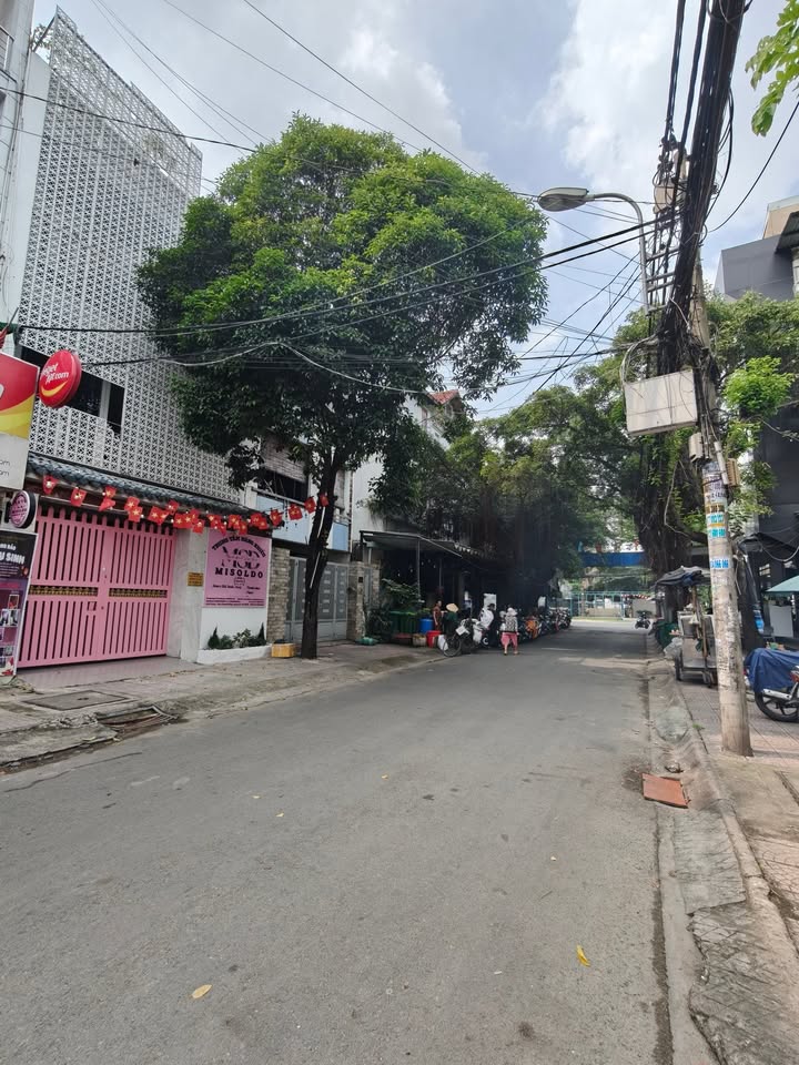 Nhà mặt tiền Đường Số A33, Quận 12, 120m² giá 11.69 tỷ - Giảm ngay 1.3 tỷ!