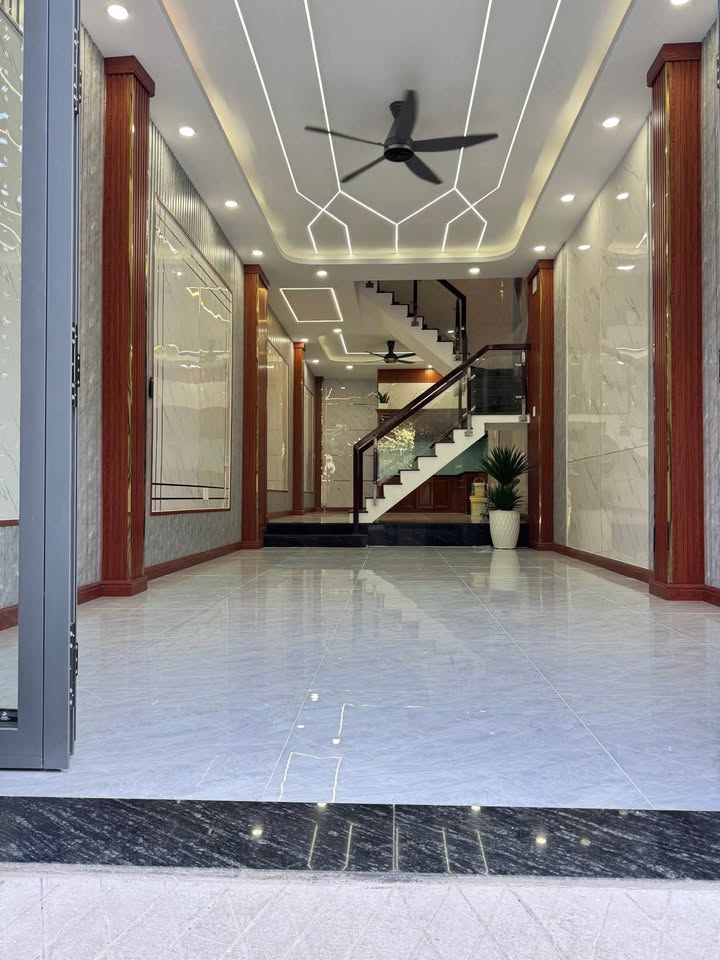 Nhà bán quận Bình Tân 64m² giá 7.1 tỷ - Hẻm thông thoáng, xe hơi vào tận nhà!