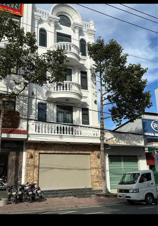 Nhà mặt tiền cho thuê tại Vĩnh Long 380m² giá 25 triệu - Địa điểm đắc địa trung tâm!