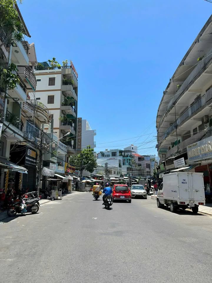 FrontHouse Nguyễn Thái Học 82.29m² giá 13.5 tỷ - Kinh doanh thuận lợi, 2 mặt tiền!