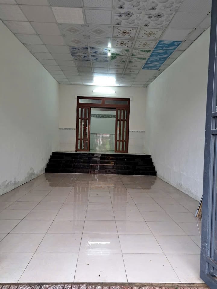 Nhà riêng Long Bình Tân 180m² giá 2.95 tỷ - Sân xe hơi rộng rãi!