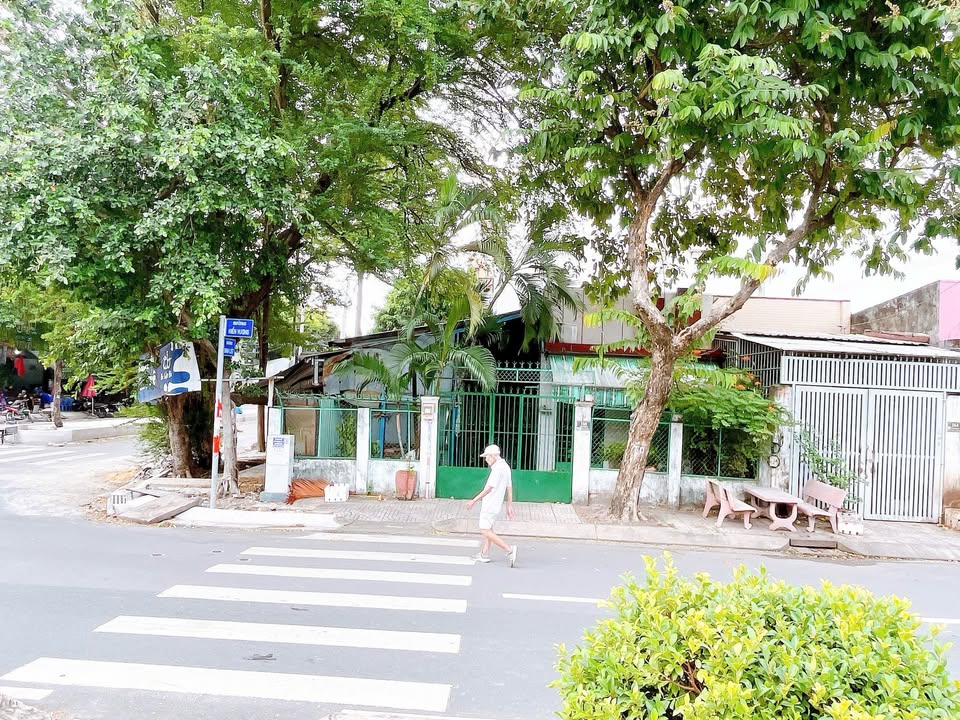 Bán Nhà Góc 2 Mặt Tiền Đường Hiền Vương, Tân Phú 193.2m² - Vị trí đắc địa, sẵn sàng đầu tư!