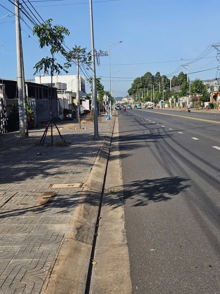 Nhà 1 trệt 1 lầu mặt tiền kinh doanh Tỉnh Lộ 52, 322m² giá 4.9 tỷ - Đầu tư sinh lời ngay!