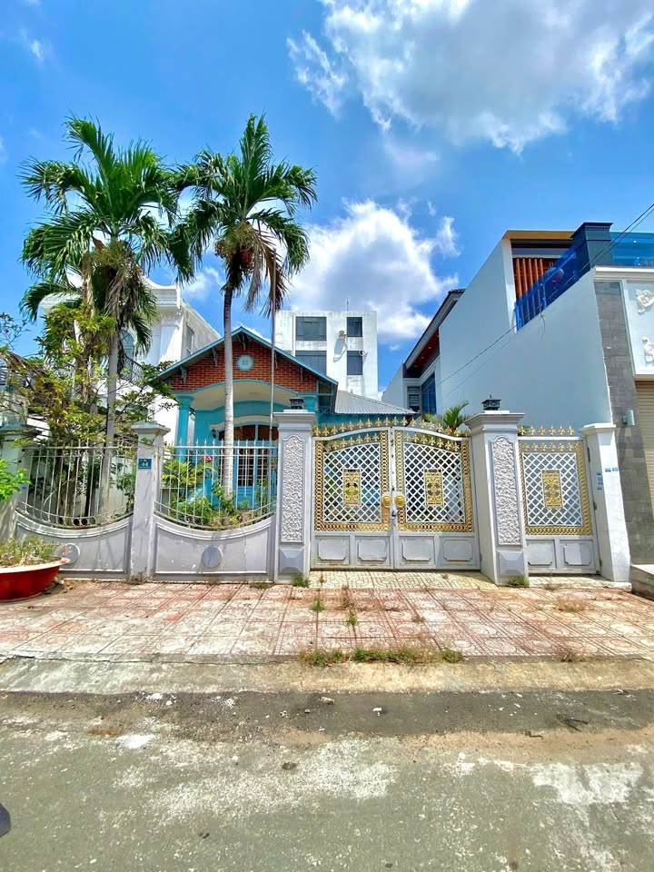 Nhà mặt tiền Nguyễn Thái Học, Tân Phú 230m² giá 4 tỷ - Sân vườn rộng thoáng!